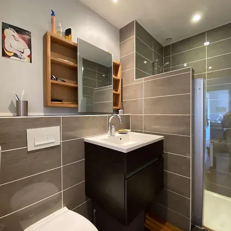 T2 Avec Balcon, Parking Et Proche - - Fr-1-245-187 *