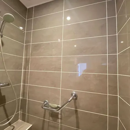 Apartment T2 Avec Balcon, Parking Et Proche - - Fr-1-245-187 *