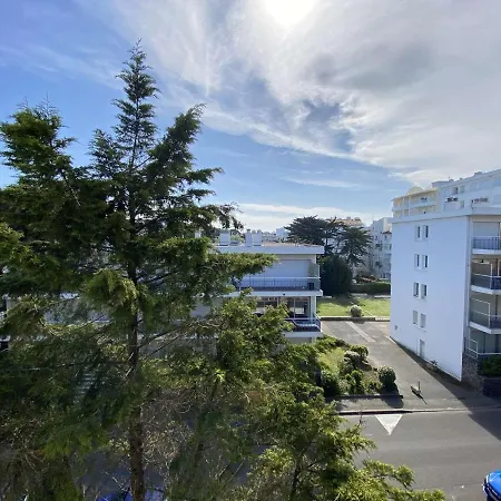 Apartment T2 Avec Balcon, Parking Et Proche - - Fr-1-245-187 *
