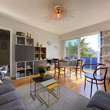 T2 Avec Balcon, Parking Et Proche - - Fr-1-245-187